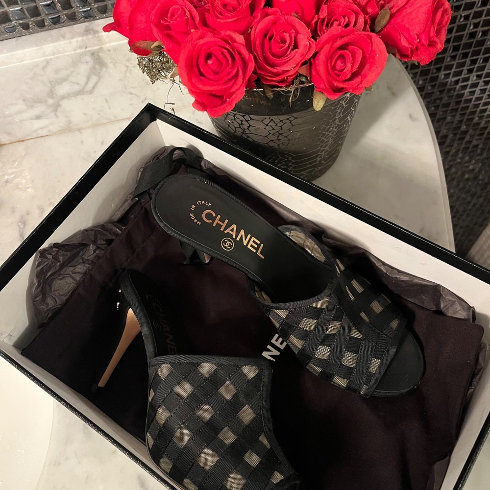 Authentic Chanel heels - Picture 11 of 15